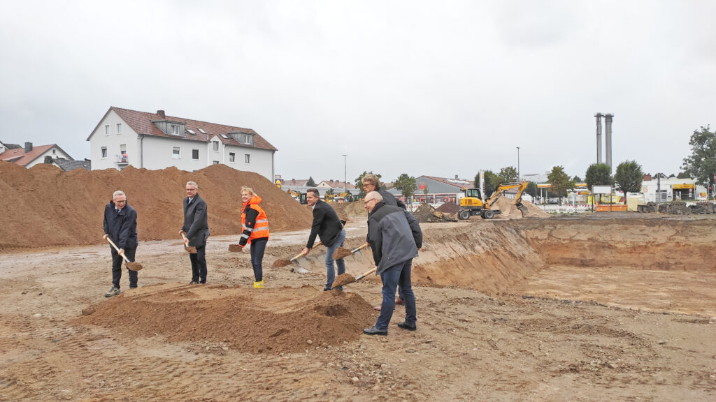 Gestern konnten die Mindener Stadtwerke auf dem neuen Grundstück den ersten Bauabschnitt beginnen. 
Alle Mitarbeiter der Mindener Stadtwerke und der Mindener Wasser GmbH werden zukünftig in einem zentralen Gebäude vereint.